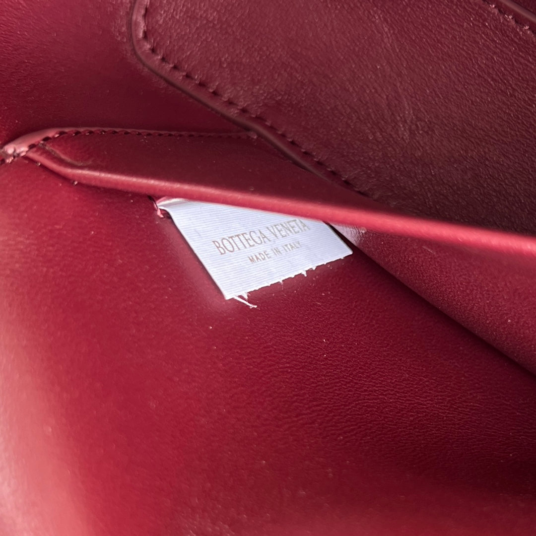 BOTTEGA VENETA BANG BANG 22 VANITY CASE IN BURGUNDY RED CALFSKIN