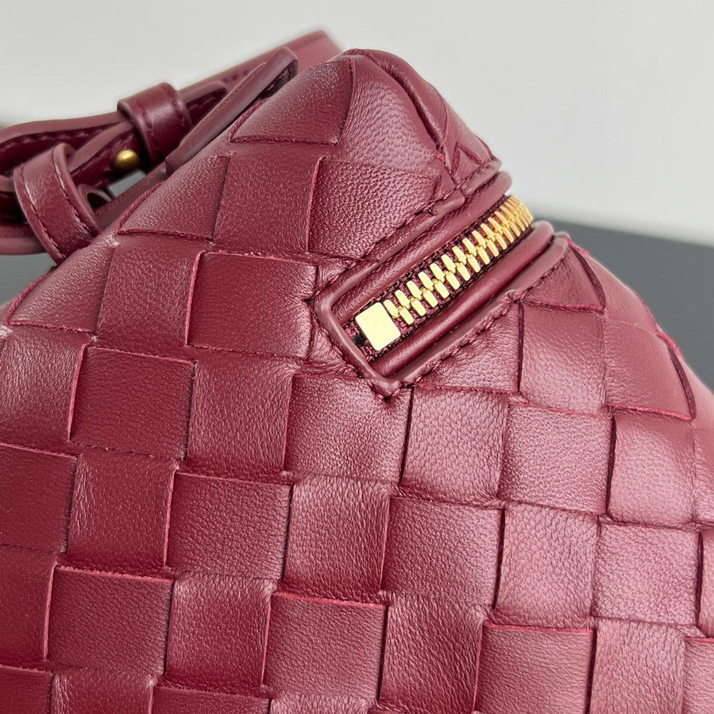 BOTTEGA VENETA BANG BANG 22 VANITY CASE IN BURGUNDY RED CALFSKIN