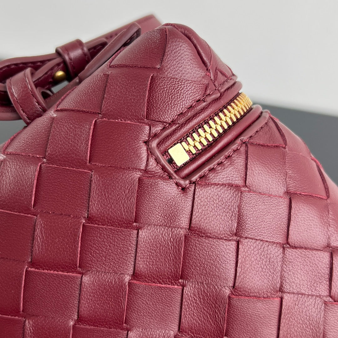 BOTTEGA VENETA BANG BANG 22 VANITY CASE IN BURGUNDY RED CALFSKIN