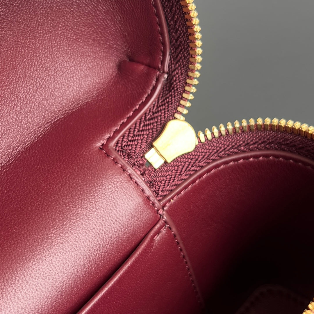 BOTTEGA VENETA BANG BANG 22 VANITY CASE IN BURGUNDY RED CALFSKIN