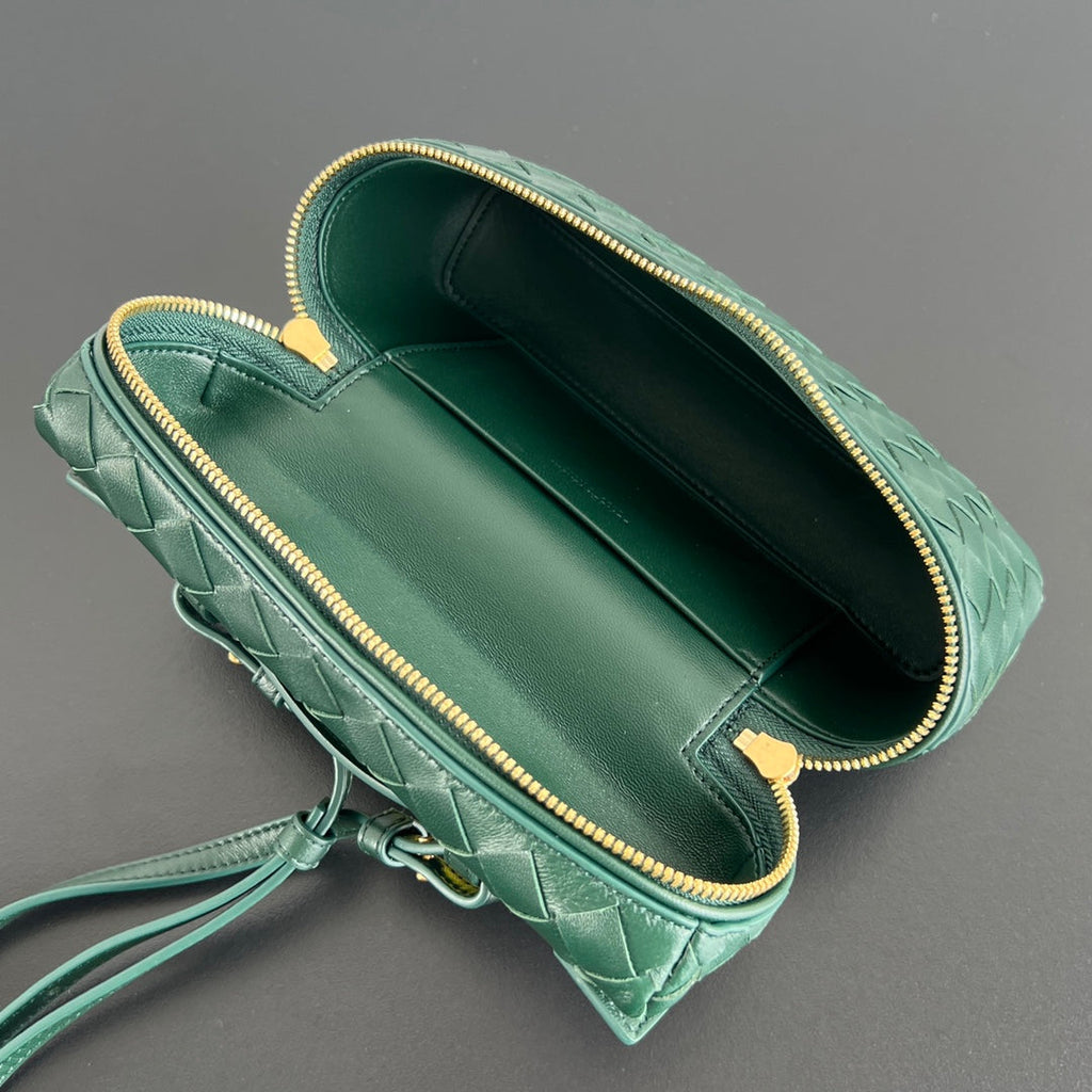 BOTTEGA VENETA BANG BANG 22 VANITY CASE IN DARK GREEN CALFSKIN