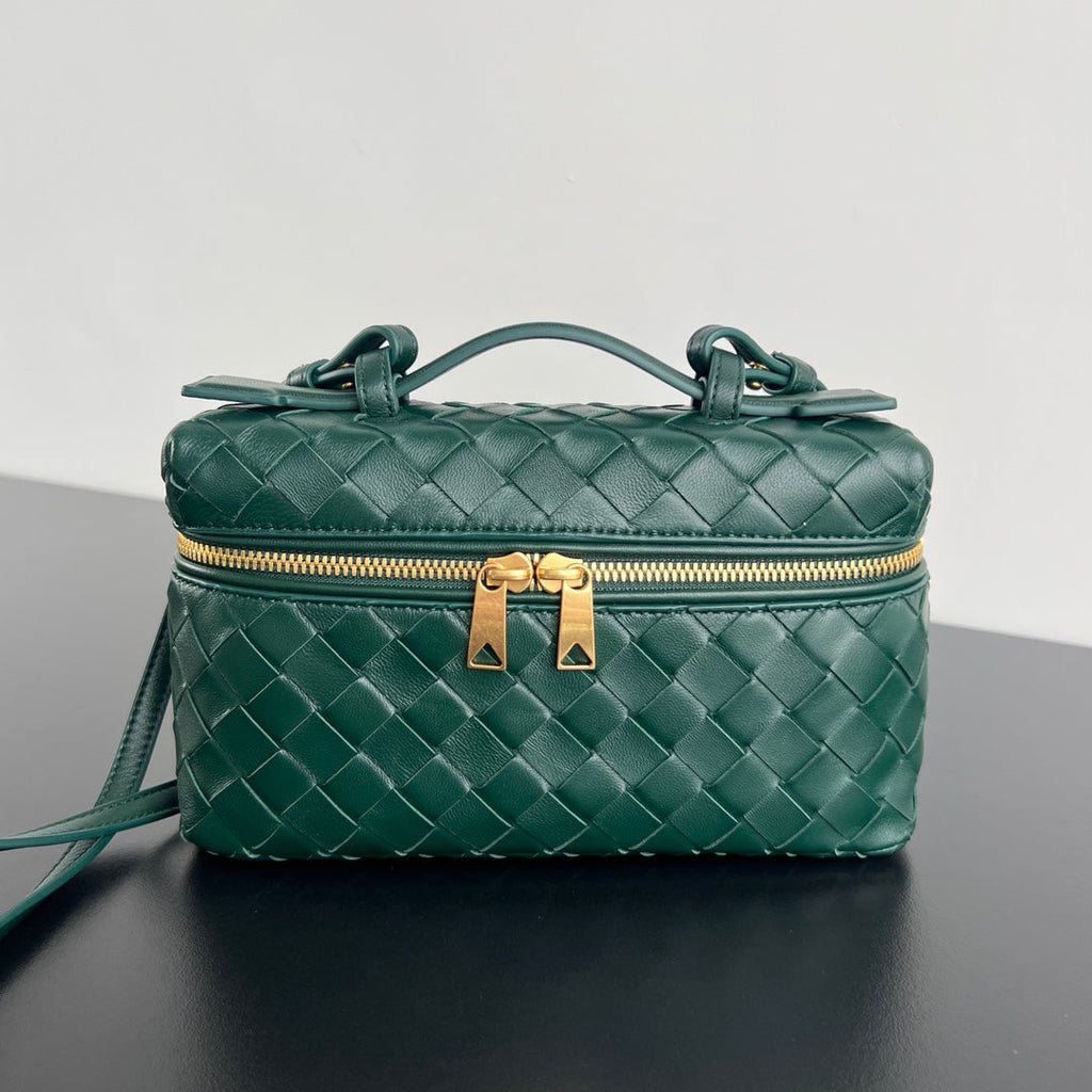 BOTTEGA VENETA BANG BANG 22 VANITY CASE IN DARK GREEN CALFSKIN