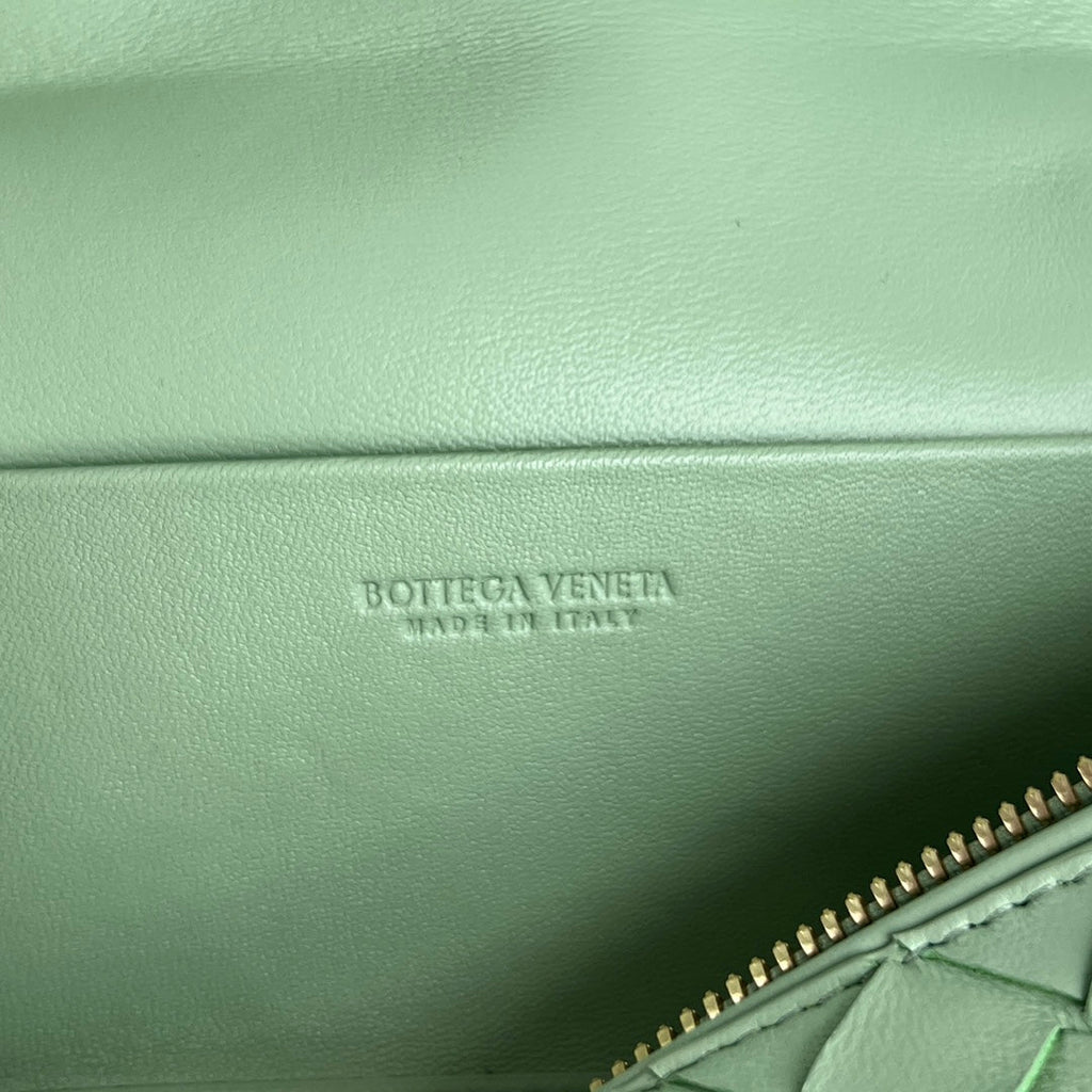BOTTEGA VENETA BANG BANG 22 VANITY CASE IN LIGHT GREEN CALFSKIN