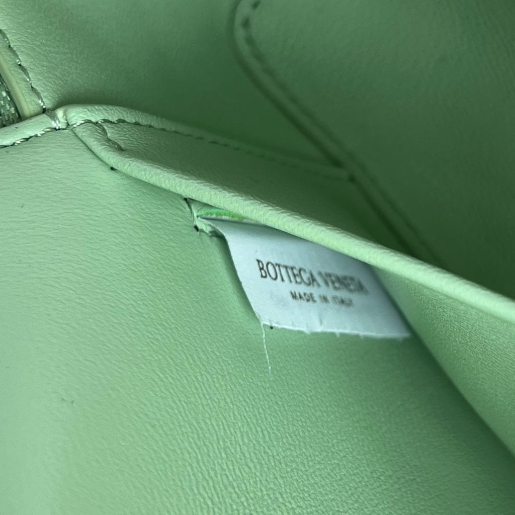BOTTEGA VENETA BANG BANG 22 VANITY CASE IN LIGHT GREEN CALFSKIN