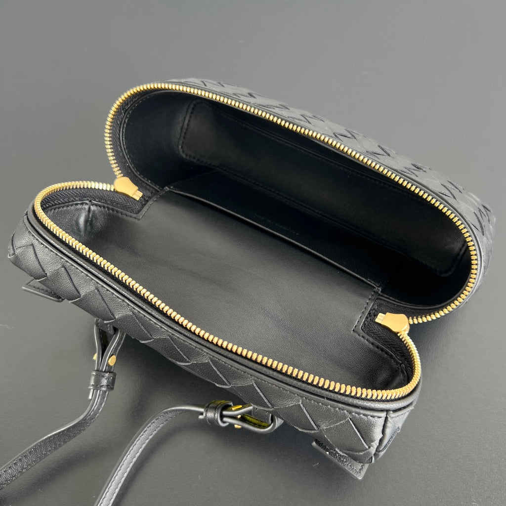 BOTTEGA VENETA BANG BANG 22 VANITY CASE IN BLACK CALFSKIN