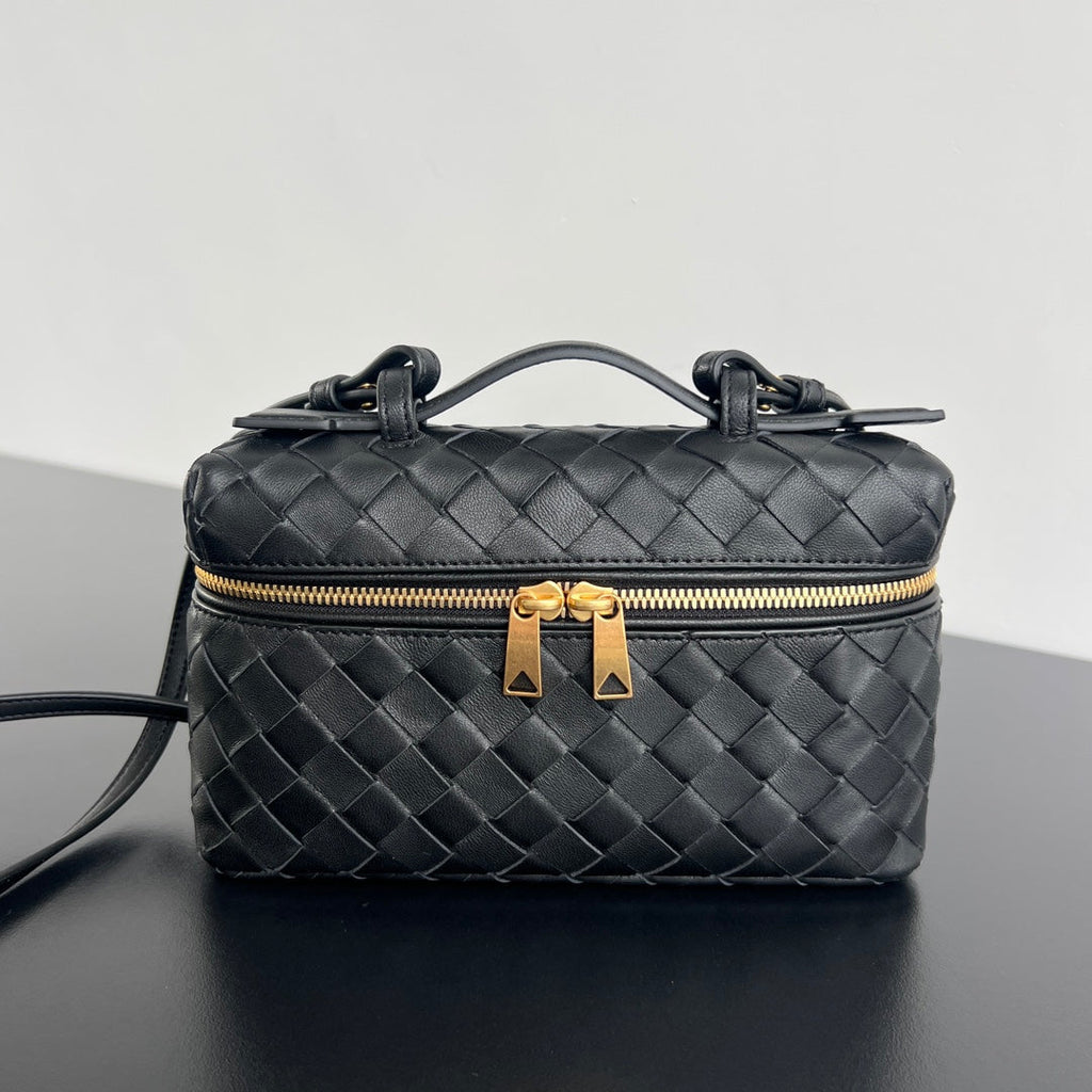BOTTEGA VENETA BANG BANG 22 VANITY CASE IN BLACK CALFSKIN