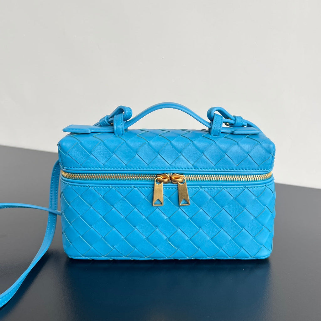 BOTTEGA VENETA BANG BANG 22 VANITY CASE IN CERULEAN BLUE CALFSKIN