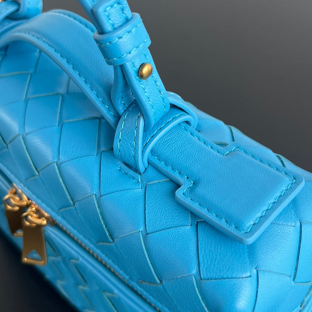 BOTTEGA VENETA BANG BANG 22 VANITY CASE IN CERULEAN BLUE CALFSKIN