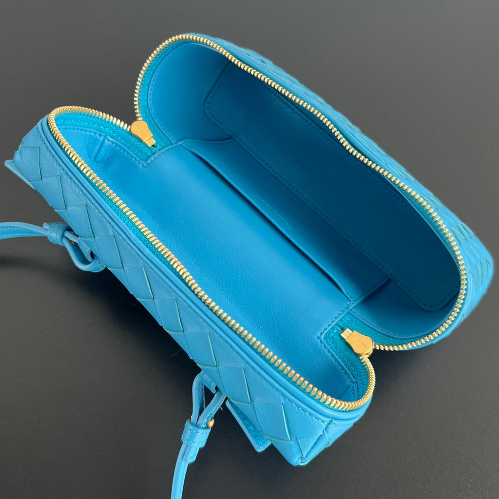 BOTTEGA VENETA BANG BANG 22 VANITY CASE IN CERULEAN BLUE CALFSKIN