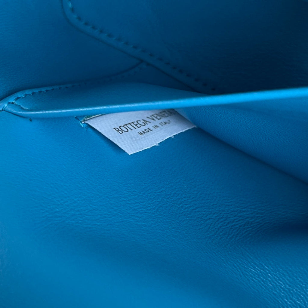 BOTTEGA VENETA BANG BANG 22 VANITY CASE IN CERULEAN BLUE CALFSKIN