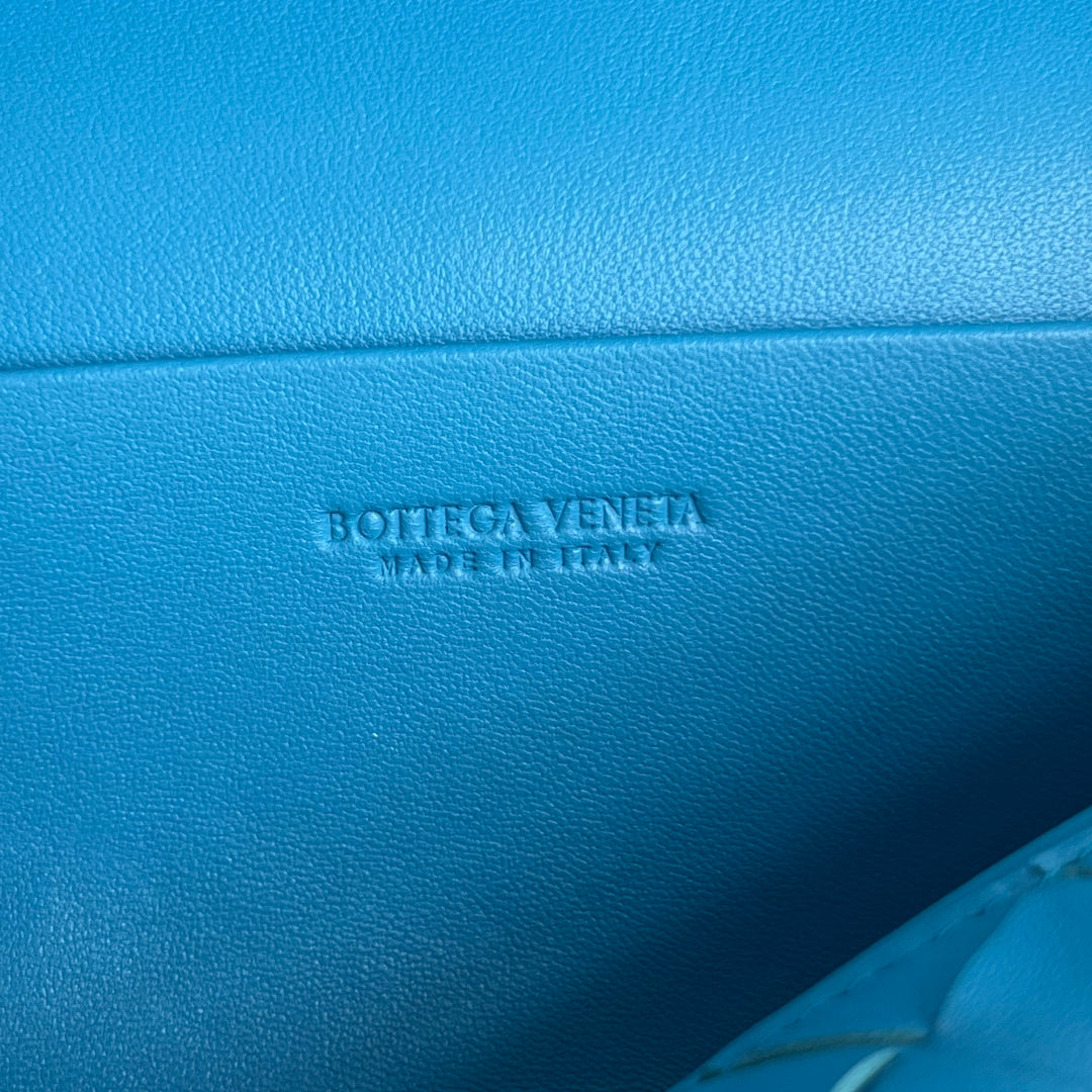 BOTTEGA VENETA BANG BANG 22 VANITY CASE IN CERULEAN BLUE CALFSKIN