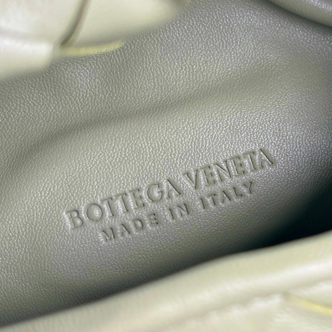 BOTTEGA VENETA MINI HOP 25 IN TRAVERTINE CALFSKIN