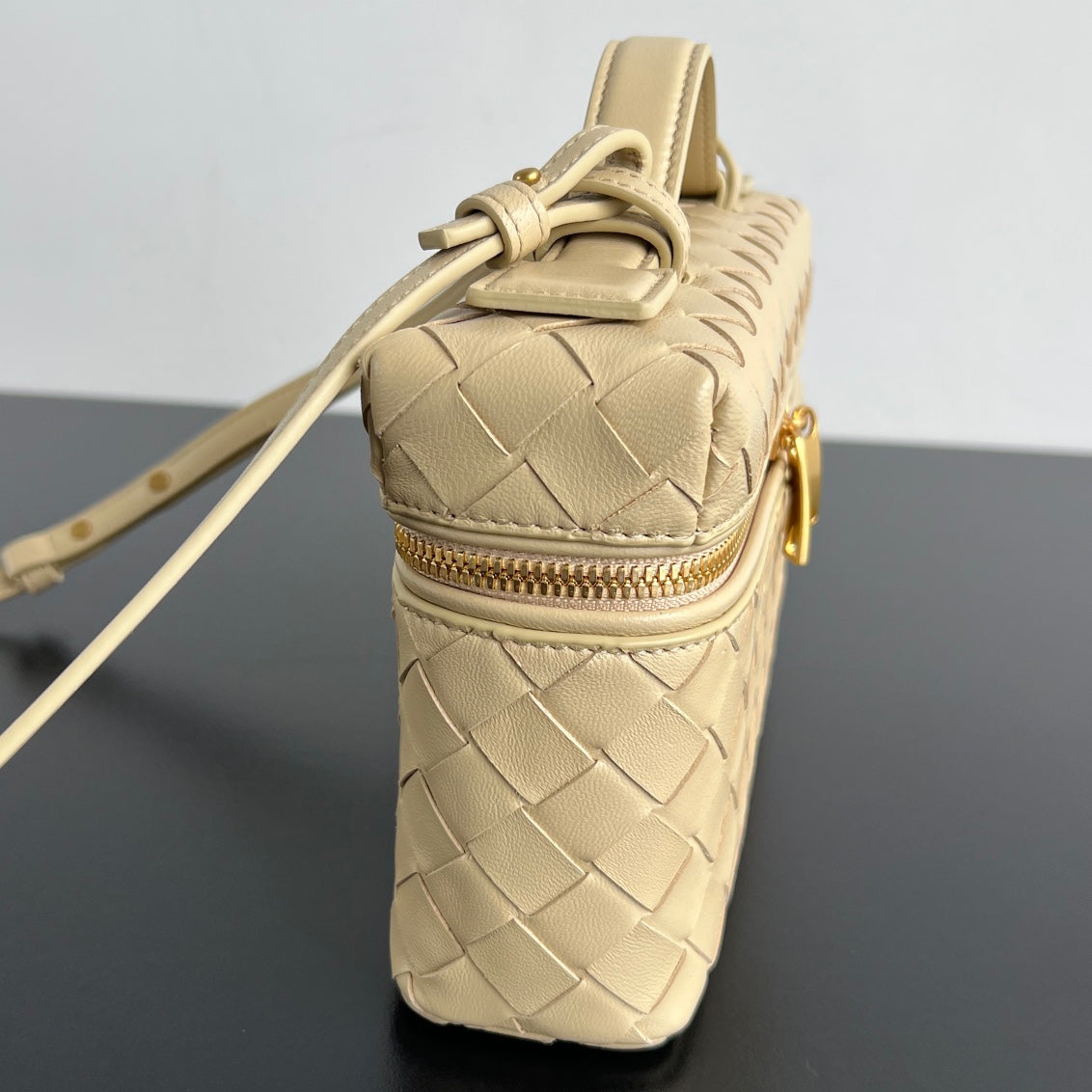 BOTTEGA VENETA BANG BANG 22 VANITY CASE IN BEIGE CREAM CALFSKIN