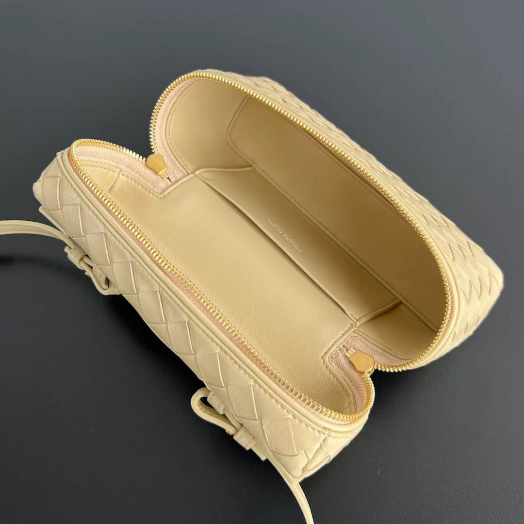 BOTTEGA VENETA BANG BANG 22 VANITY CASE IN BEIGE CREAM CALFSKIN