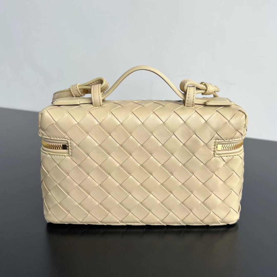 BOTTEGA VENETA BANG BANG 22 VANITY CASE IN BEIGE CREAM CALFSKIN