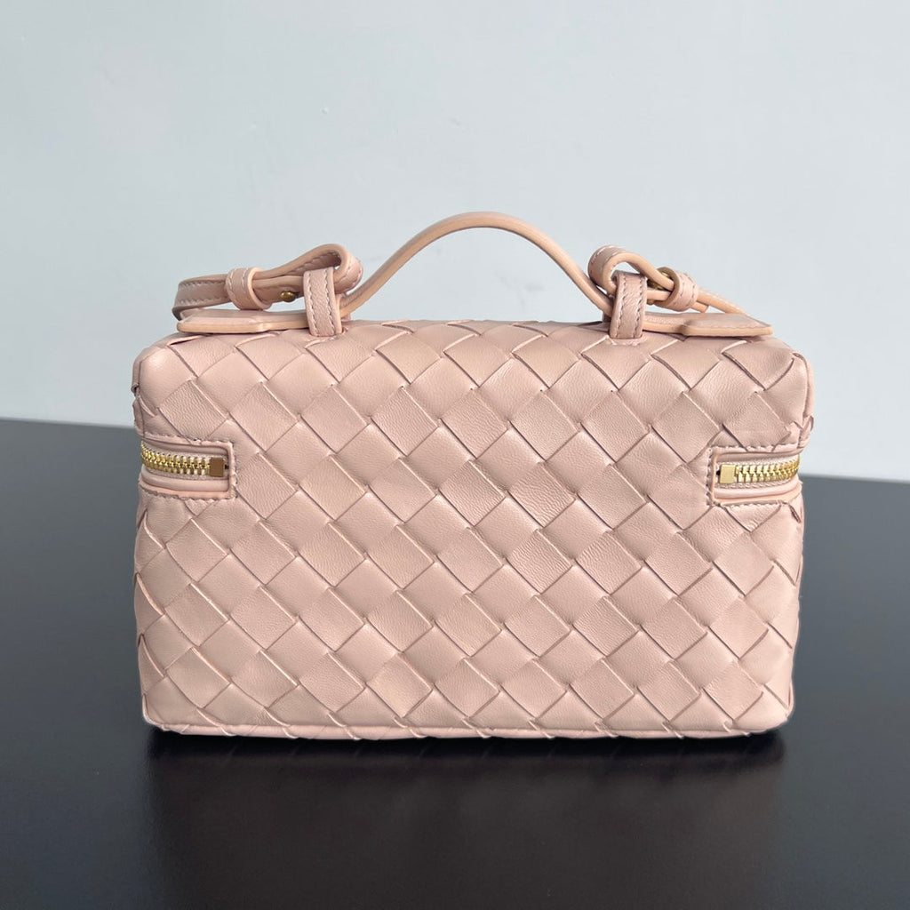 BOTTEGA VENETA BANG BANG 22 VANITY CASE IN LIGHT PINK CALFSKIN