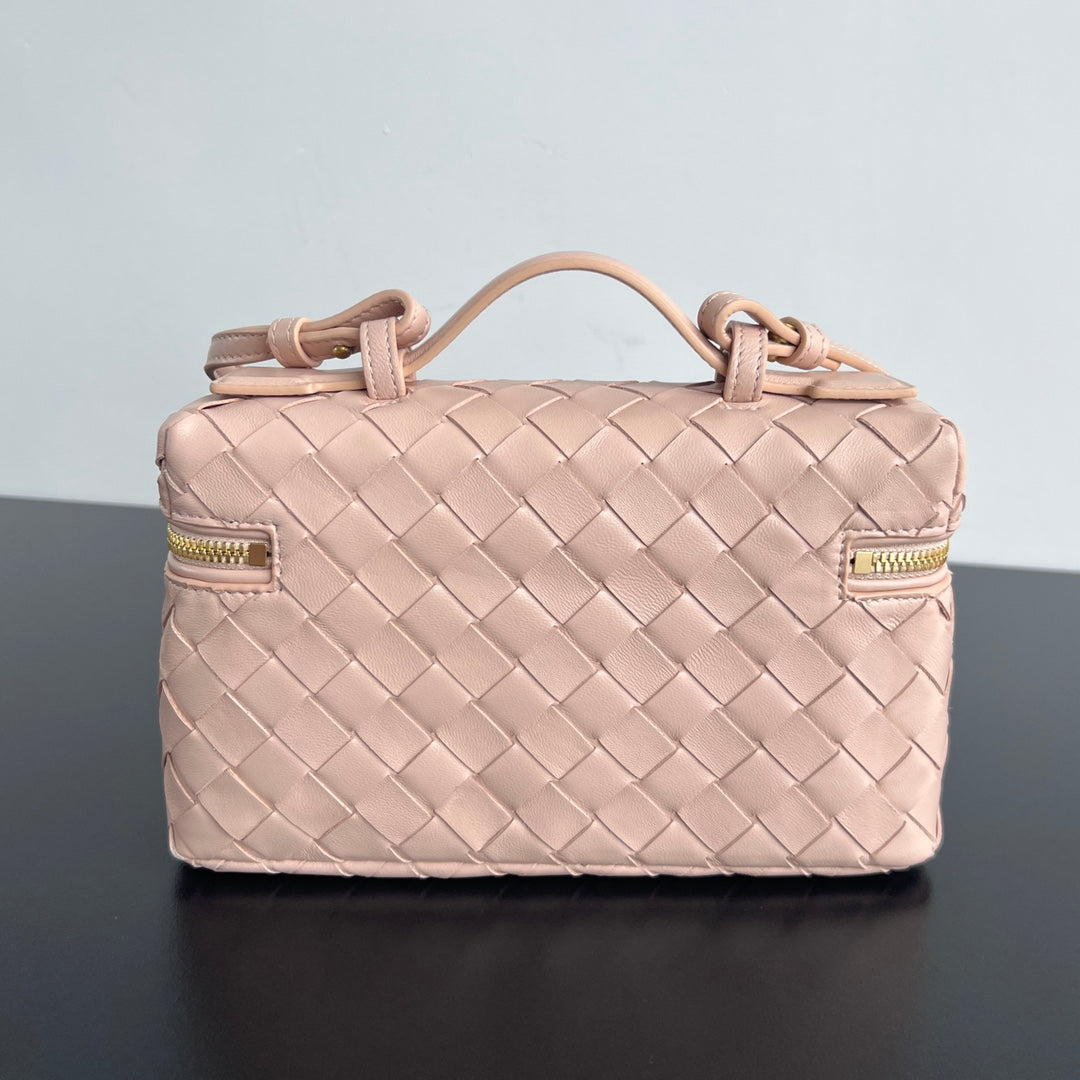 BOTTEGA VENETA BANG BANG 22 VANITY CASE IN LIGHT PINK CALFSKIN