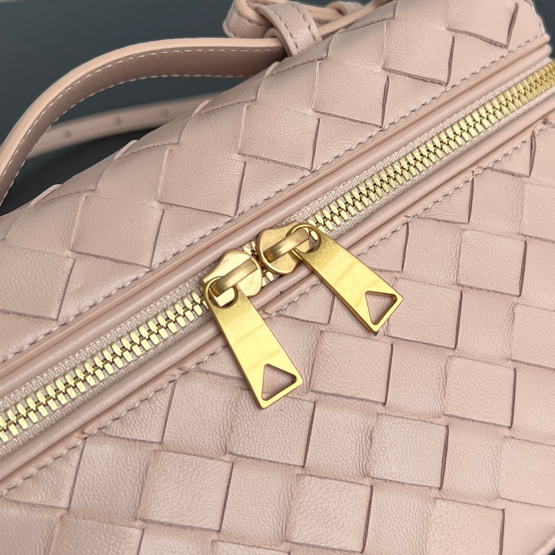 BOTTEGA VENETA BANG BANG 22 VANITY CASE IN LIGHT PINK CALFSKIN