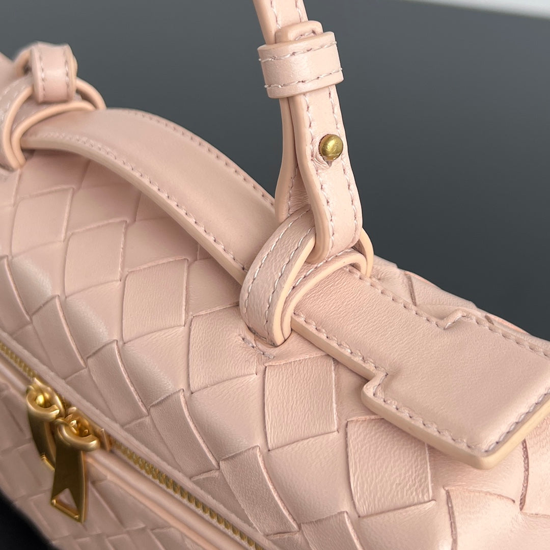 BOTTEGA VENETA BANG BANG 22 VANITY CASE IN LIGHT PINK CALFSKIN