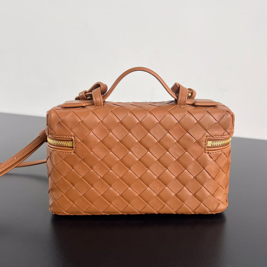 BOTTEGA VENETA BANG BANG 22 VANITY CASE IN CINNAMON BROWN CALFSKIN