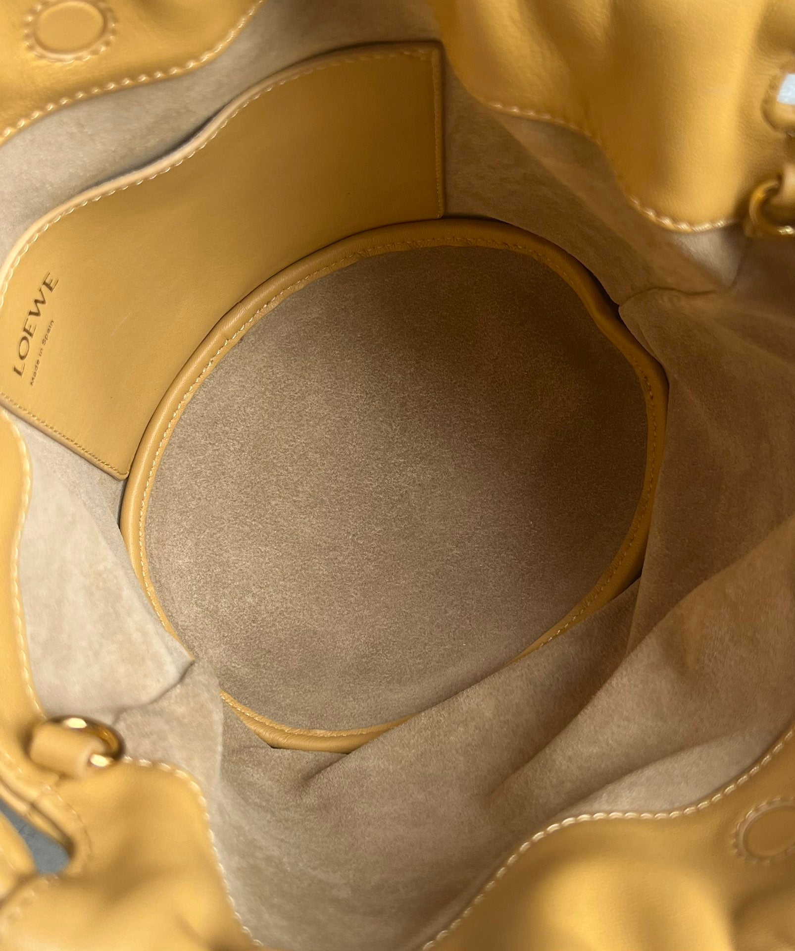 LOEWE LOE 32 FLAMENCO PURSE BUCKET IN SAHARA MELLOW NAPPA LAMBSKIN