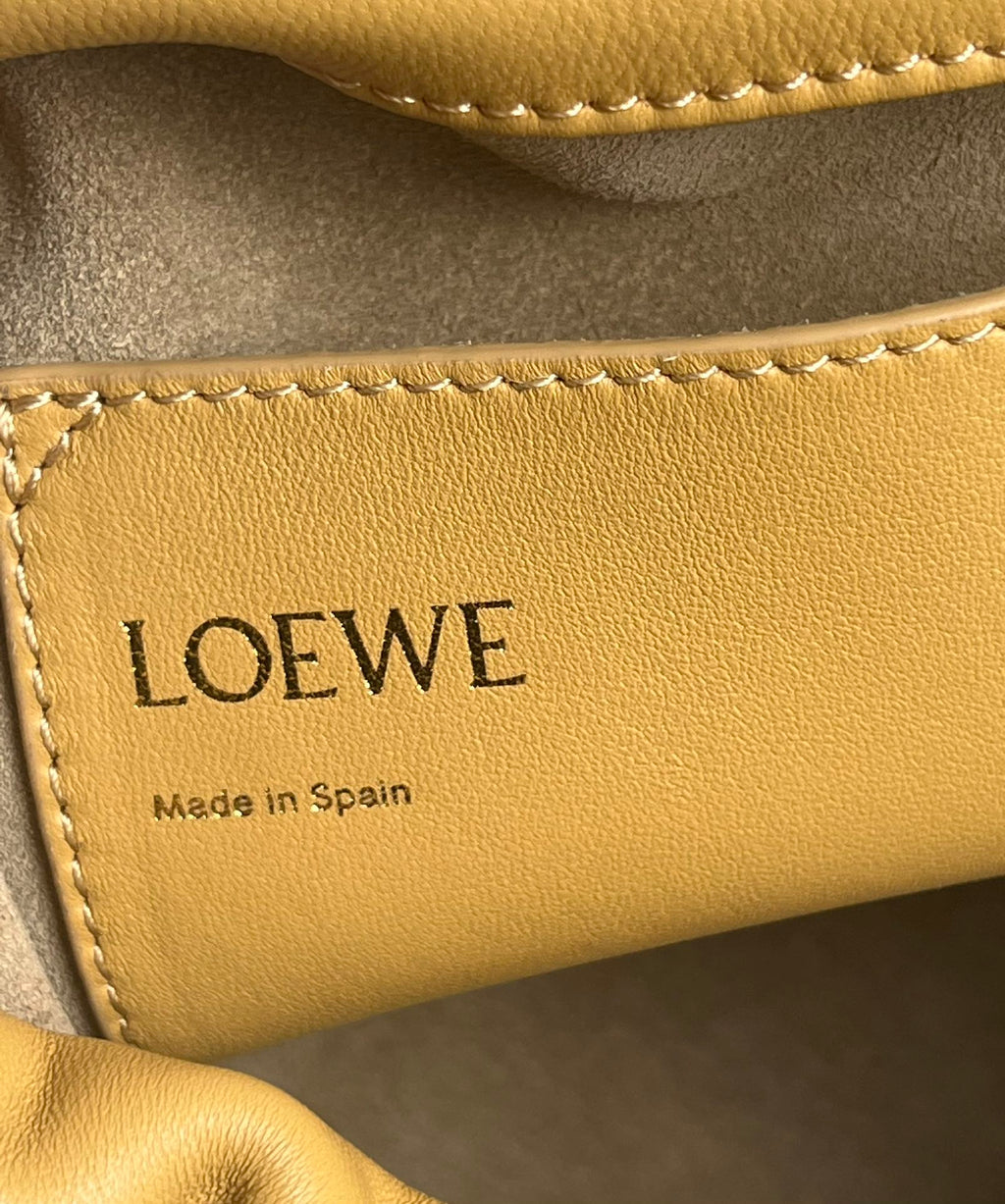 LOEWE LOE 32 FLAMENCO PURSE BUCKET IN SAHARA MELLOW NAPPA LAMBSKIN