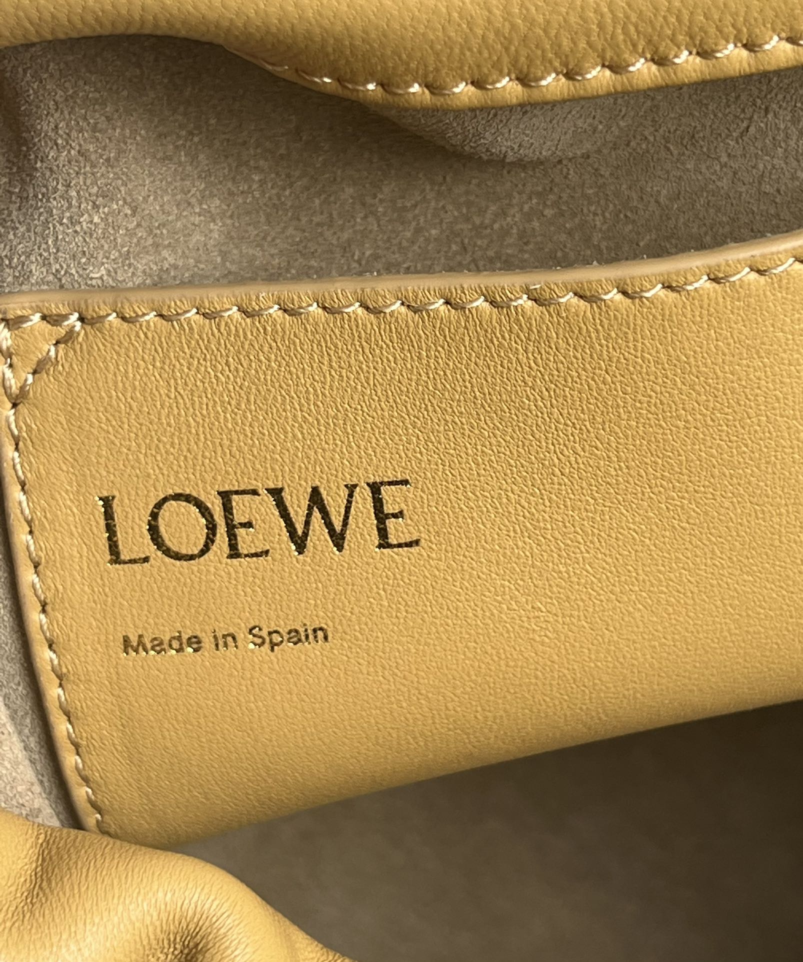 LOEWE LOE 32 FLAMENCO PURSE BUCKET IN SAHARA MELLOW NAPPA LAMBSKIN