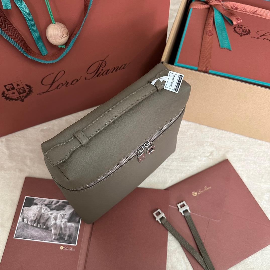 LORO PIANA EXTRA POCKET BACKPACK L23.5 IN WOOD BROWN CALFSKIN WITH SILVER HARDWARE
