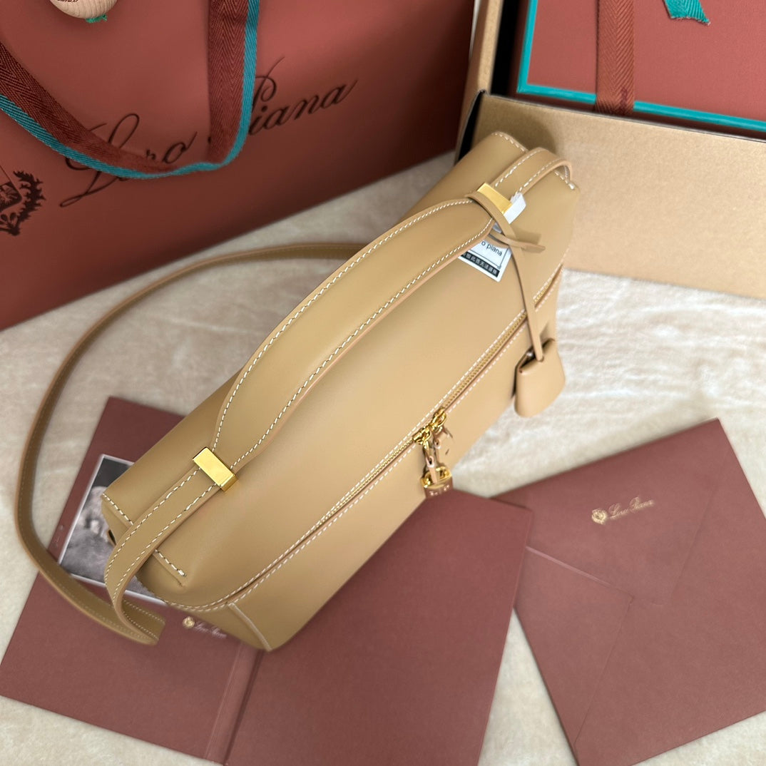 LORO PIANA EXTRA BAG L27 IN PEANUT BROWN SMOOTH CALFSKIN WITH GOLD HARDWARE