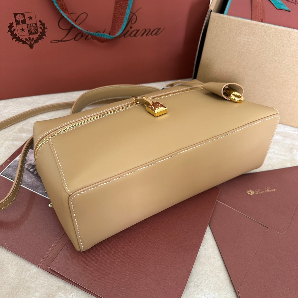 LORO PIANA EXTRA BAG L27 IN PEANUT BROWN SMOOTH CALFSKIN WITH GOLD HARDWARE