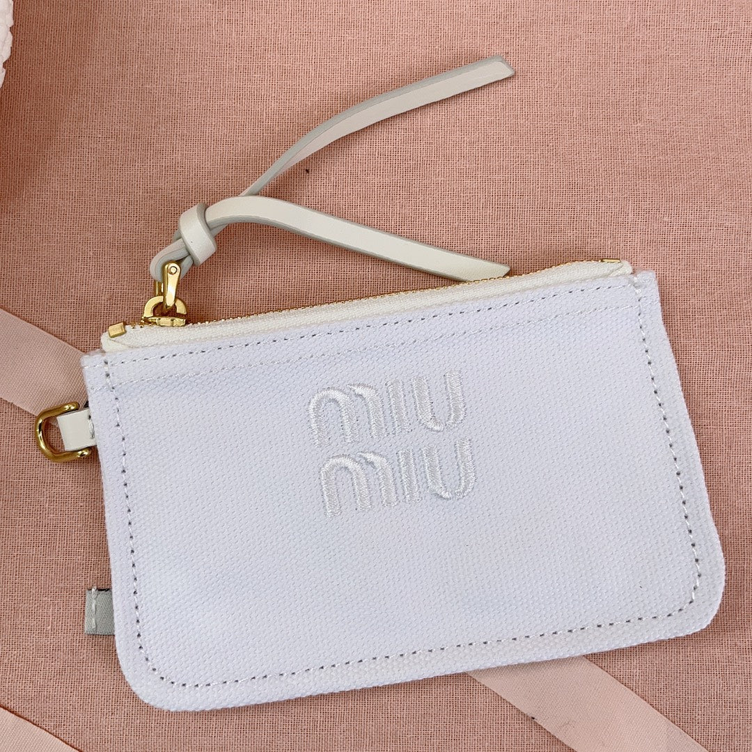 MIU MIU WANDER HOBO BAG 20 IN WHITE MIX BROWN WOVEN RAFFIA