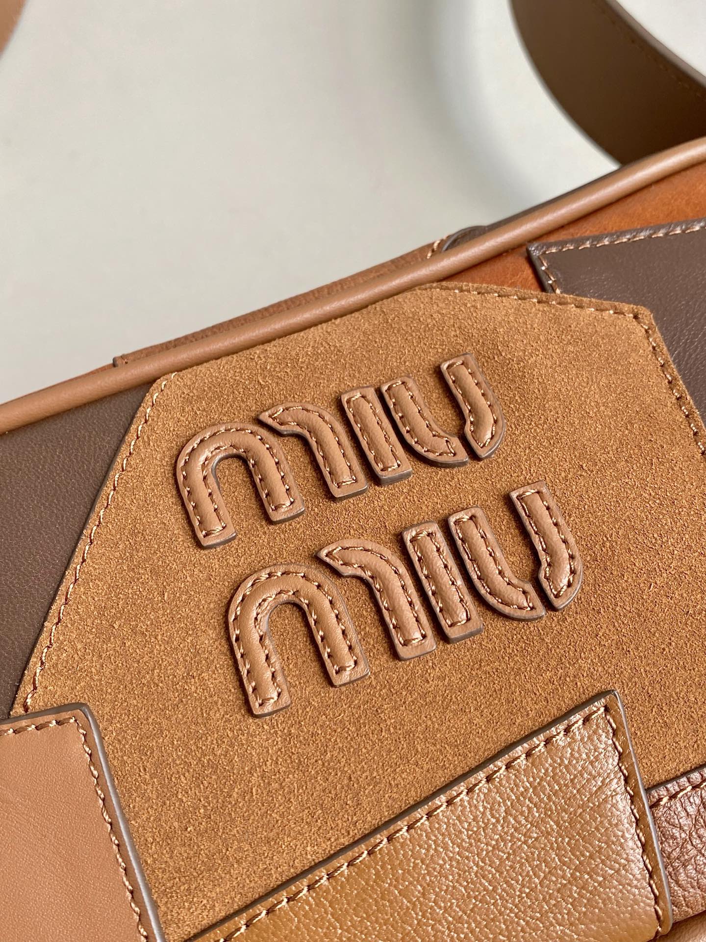MIU MIU HOBO 24 BAG IN COGNAC LEATHER PATCHWORK