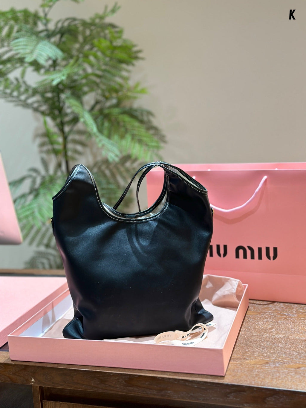 MIU MIU TOTE 30 HANDBAG IN BLACK CALFSKIN