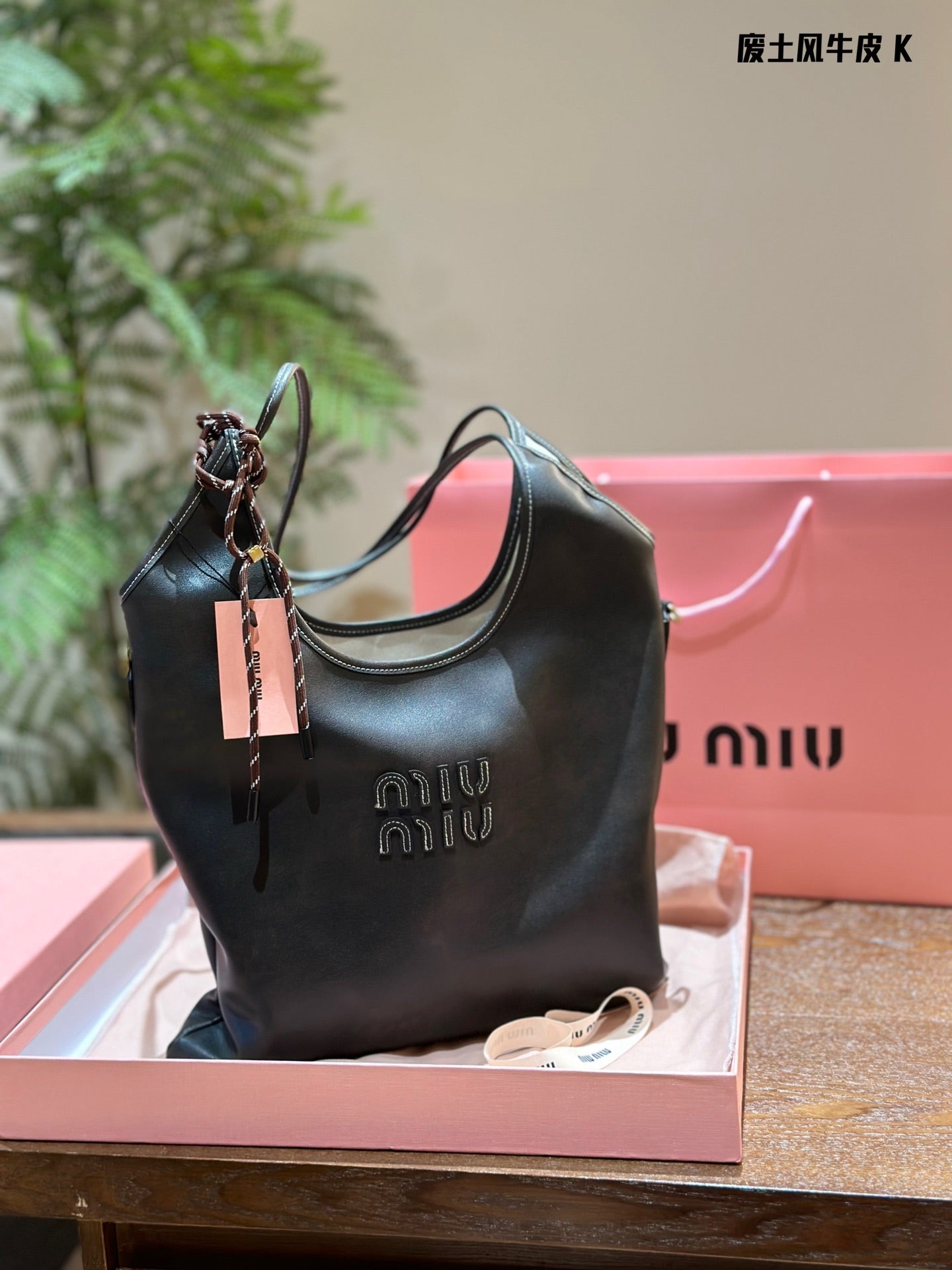 MIU MIU TOTE 30 HANDBAG IN BLACK CALFSKIN