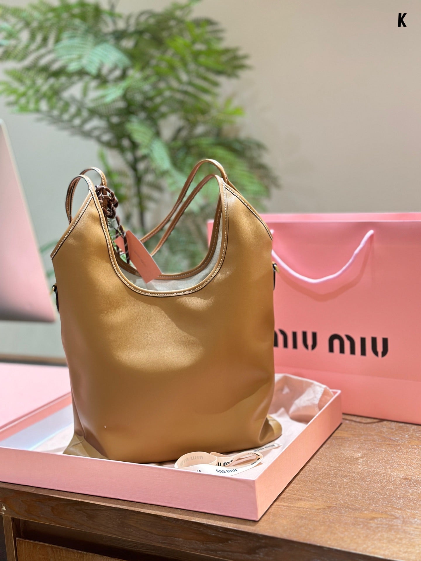 MIU MIU TOTE 30 BAG IN CARAMEL BROWN CALFSKIN