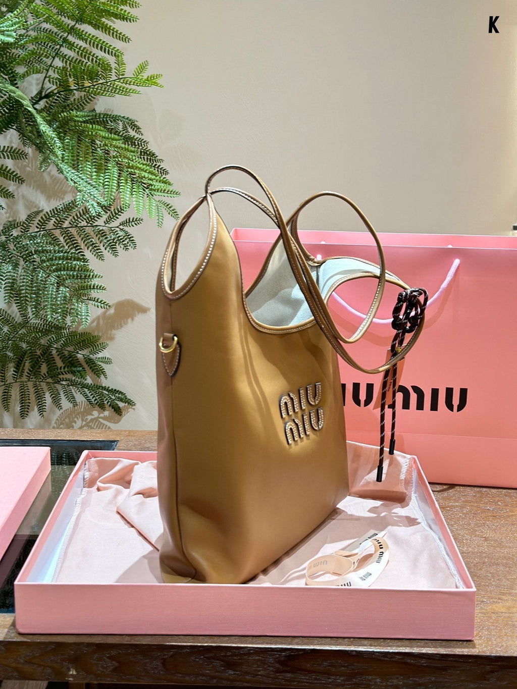 MIU MIU TOTE 30 BAG IN CARAMEL BROWN CALFSKIN