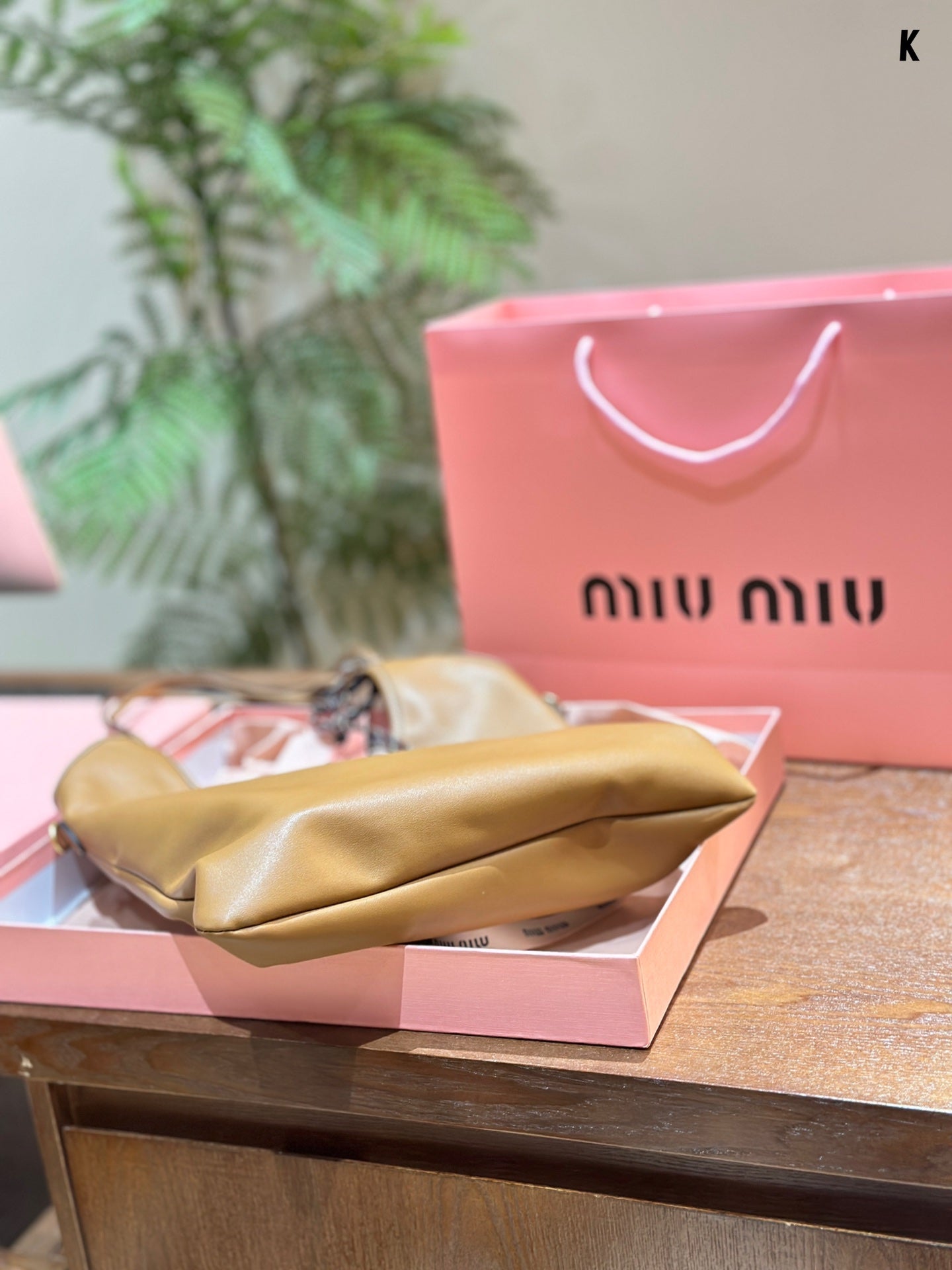 MIU MIU TOTE 30 BAG IN CARAMEL BROWN CALFSKIN
