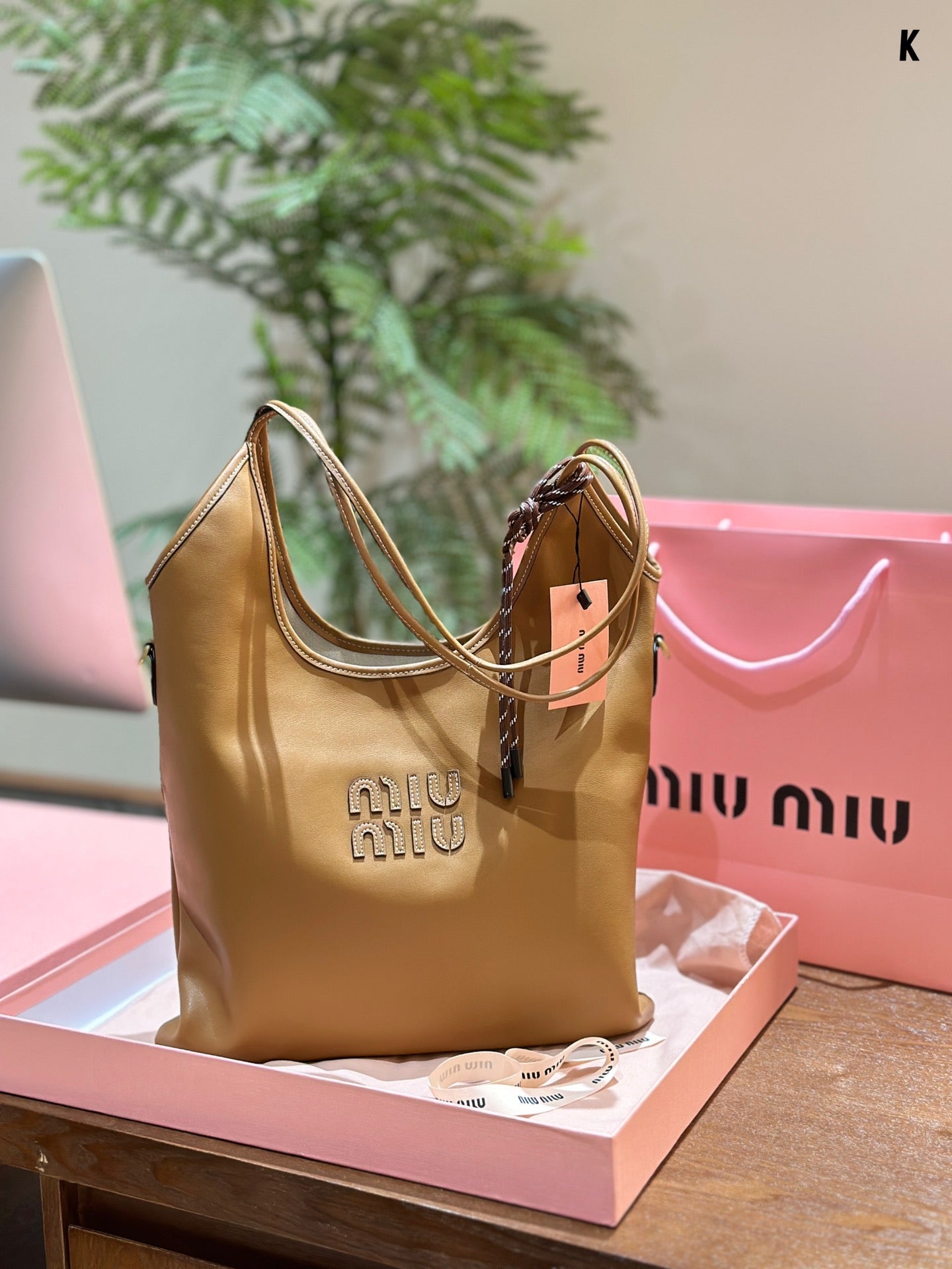 MIU MIU TOTE 30 BAG IN CARAMEL BROWN CALFSKIN