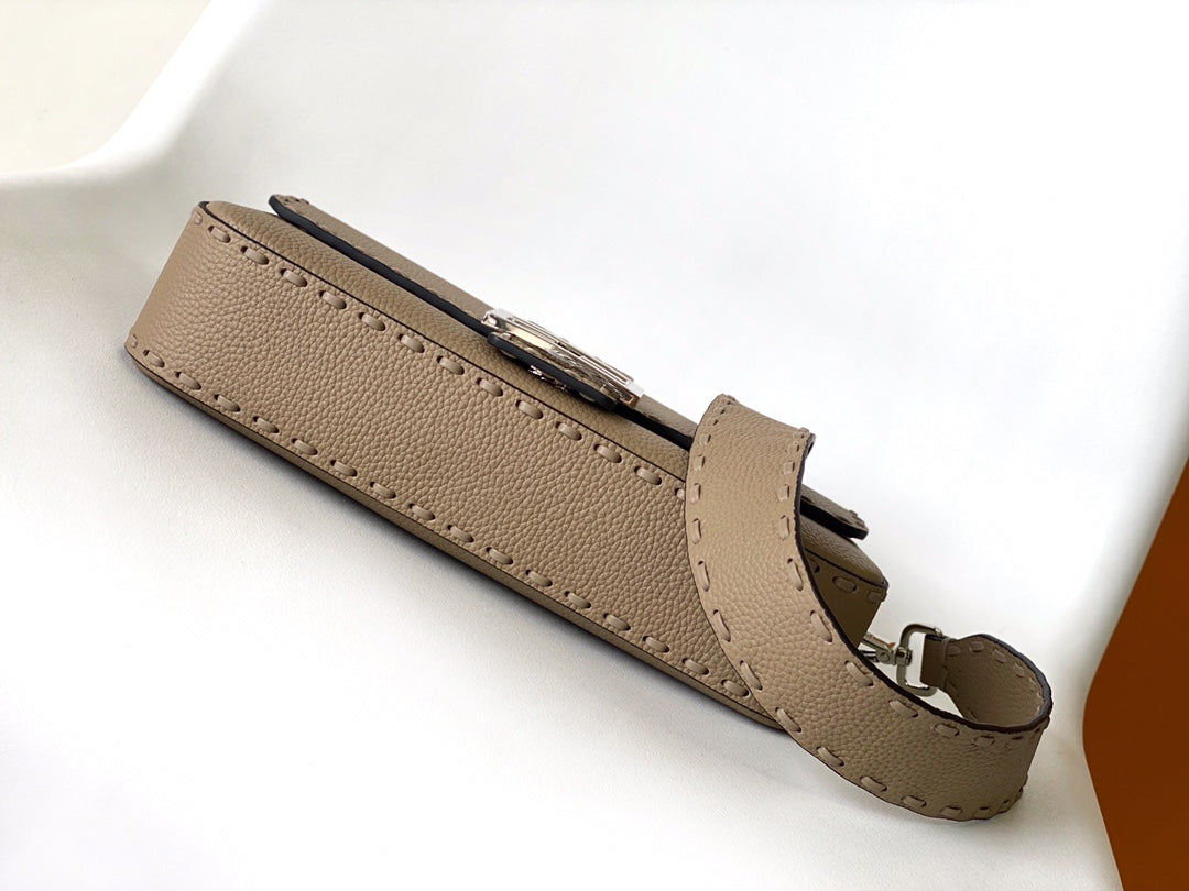 FENDI Fend Baguette 27 Bag Brown Calfskin Shw