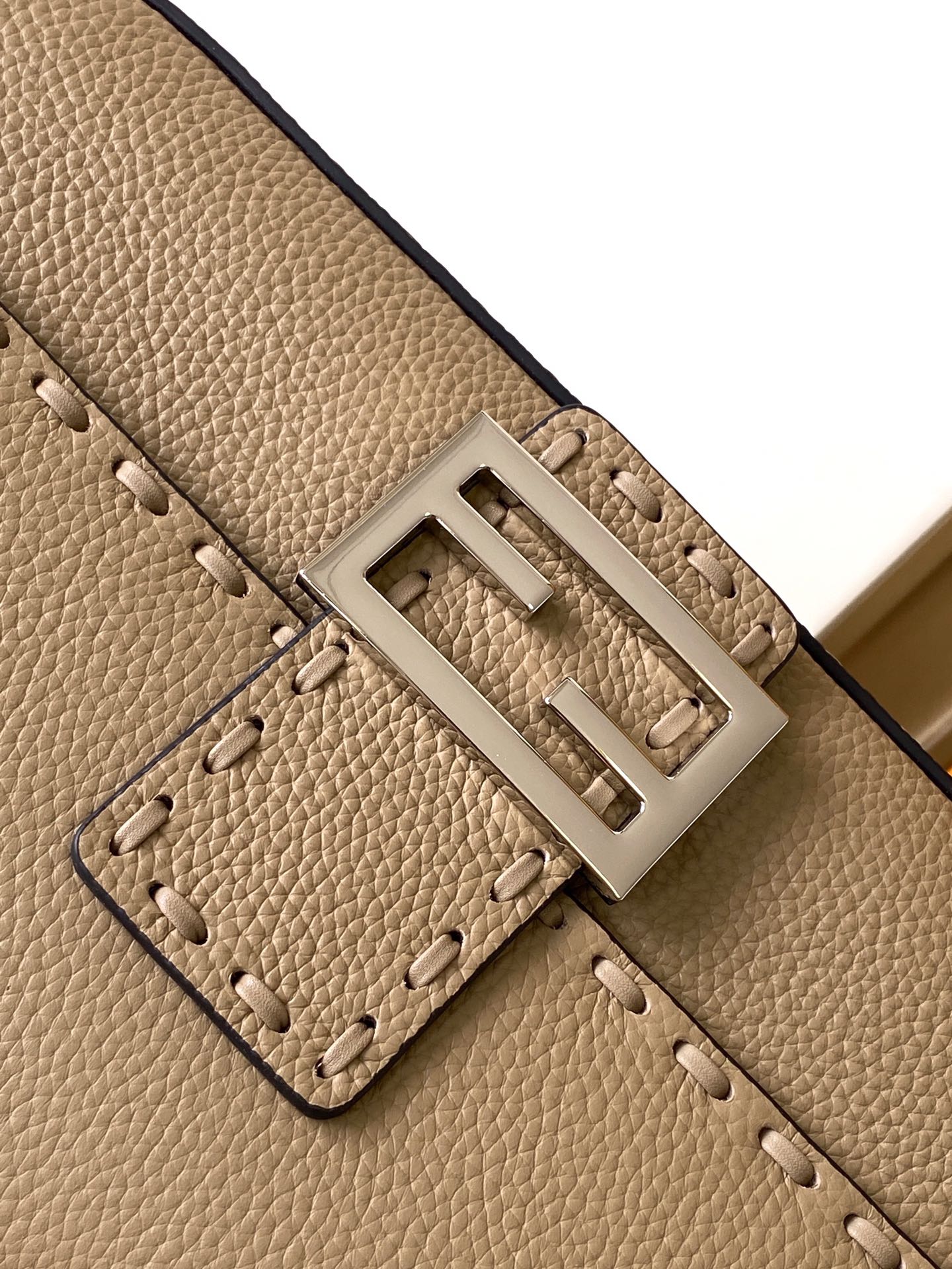 FENDI Fend Baguette 27 Bag Brown Calfskin Shw