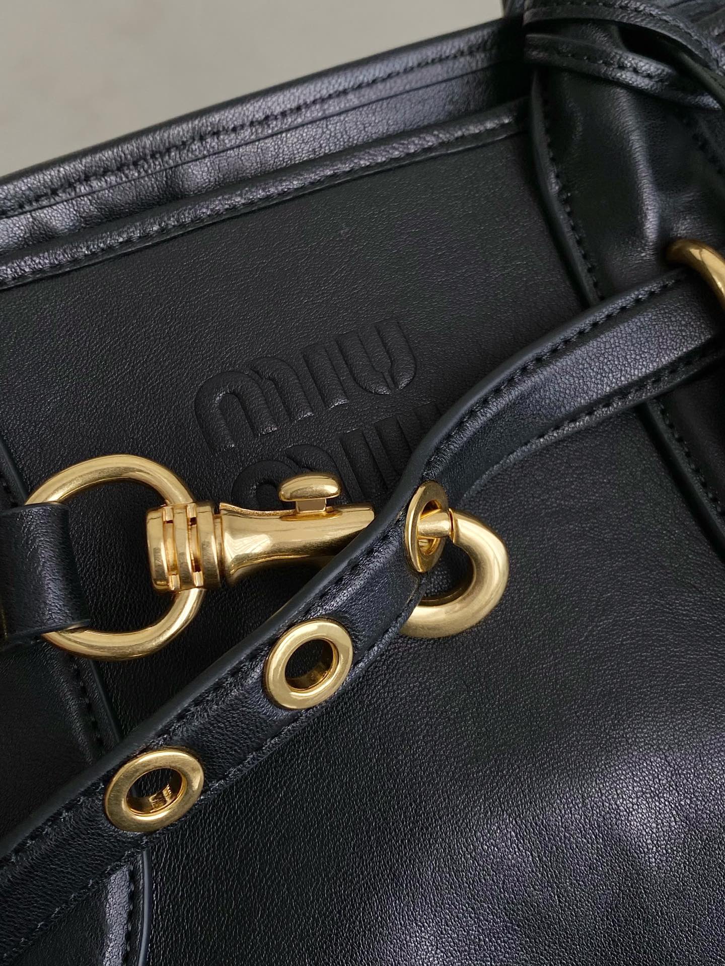 MIU MIU LARGE HANDBAG 40 IN BLACK CALFSKIN