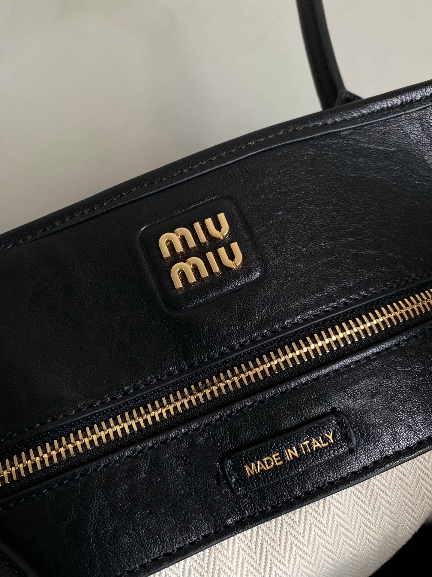 MIU MIU LARGE HANDBAG 40 IN BLACK CALFSKIN