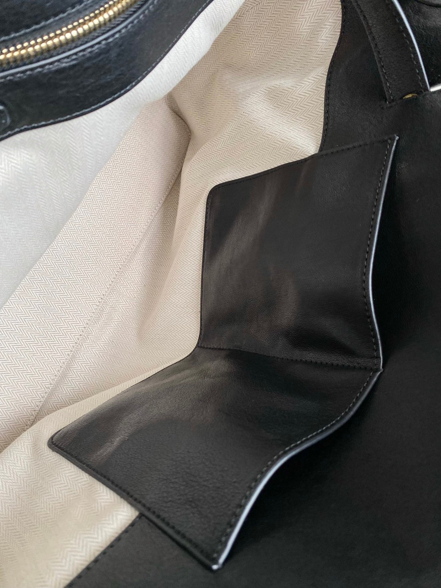 MIU MIU LARGE HANDBAG 40 IN BLACK CALFSKIN