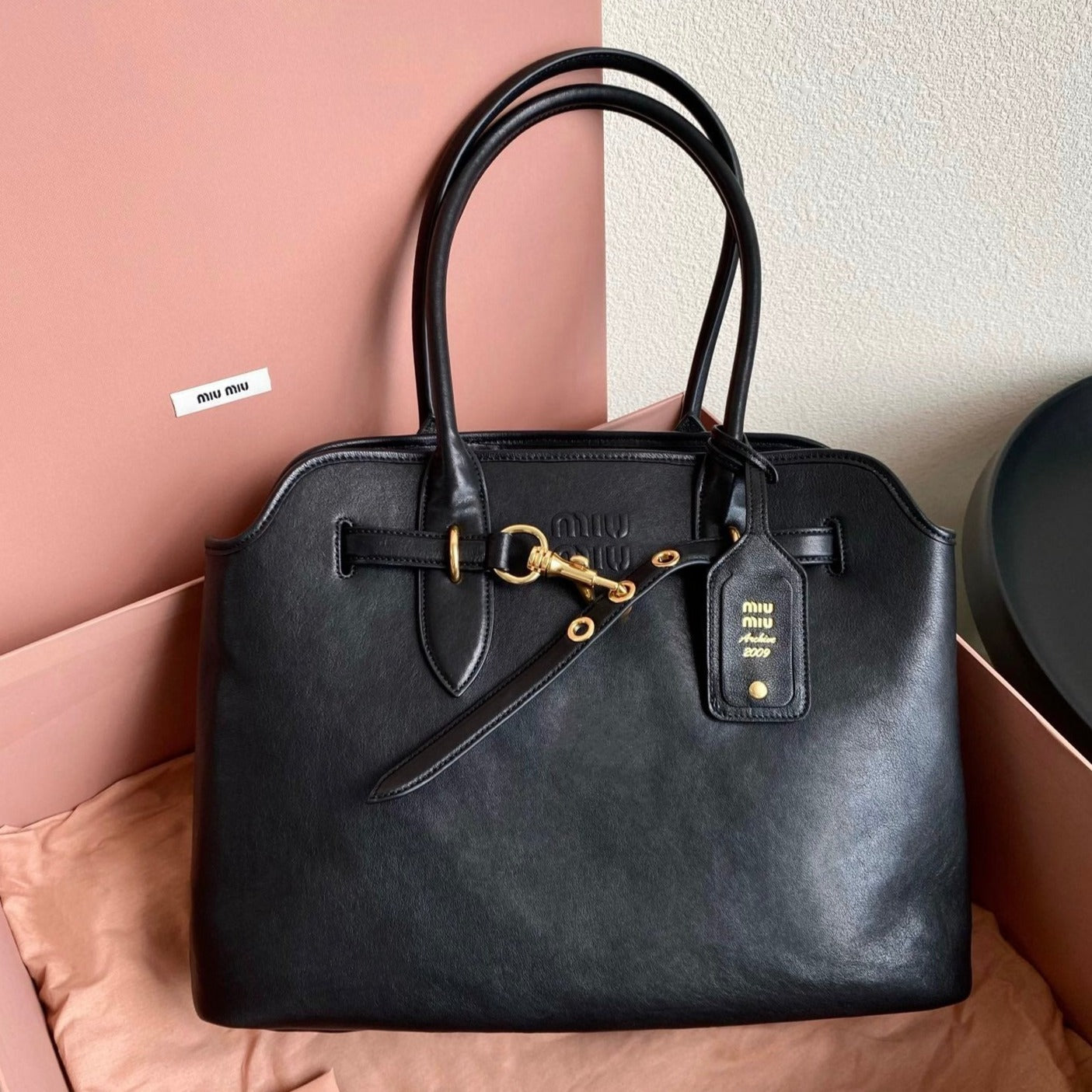 MIU MIU LARGE HANDBAG 40 IN BLACK CALFSKIN