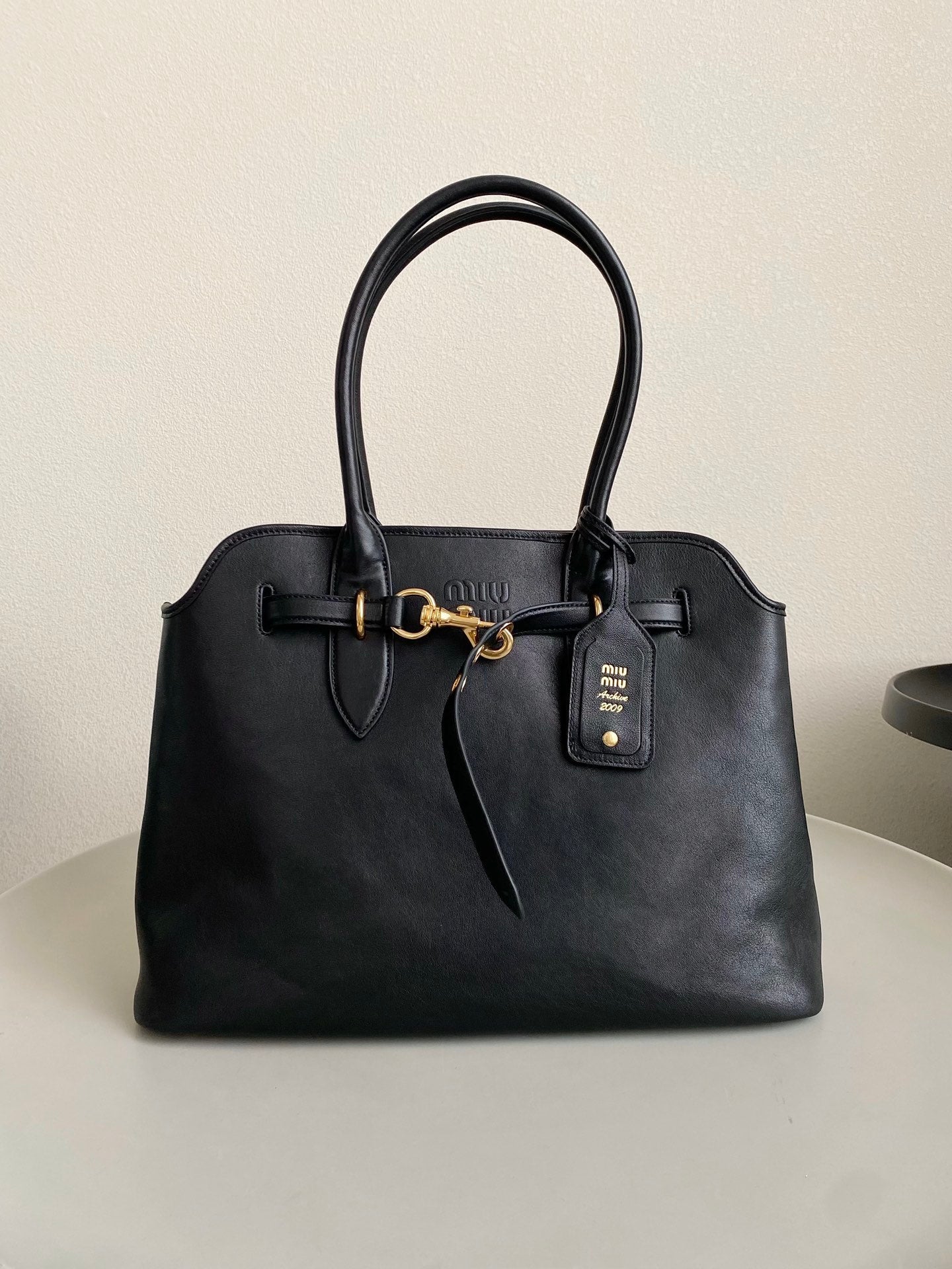 MIU MIU LARGE HANDBAG 40 IN BLACK CALFSKIN