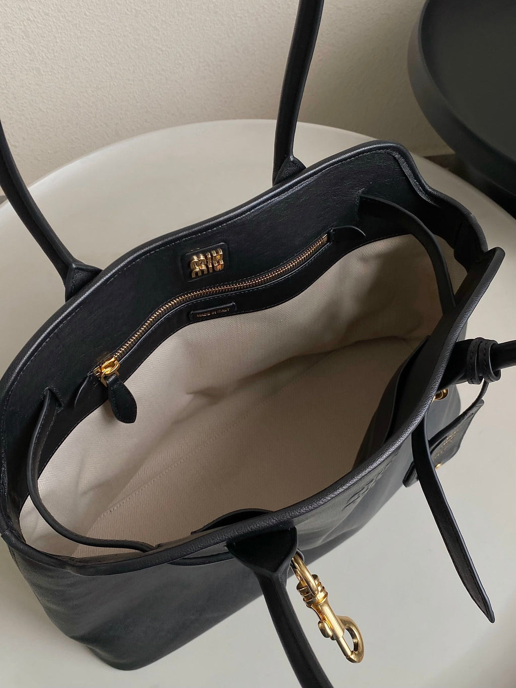 MIU MIU LARGE HANDBAG 40 IN BLACK CALFSKIN