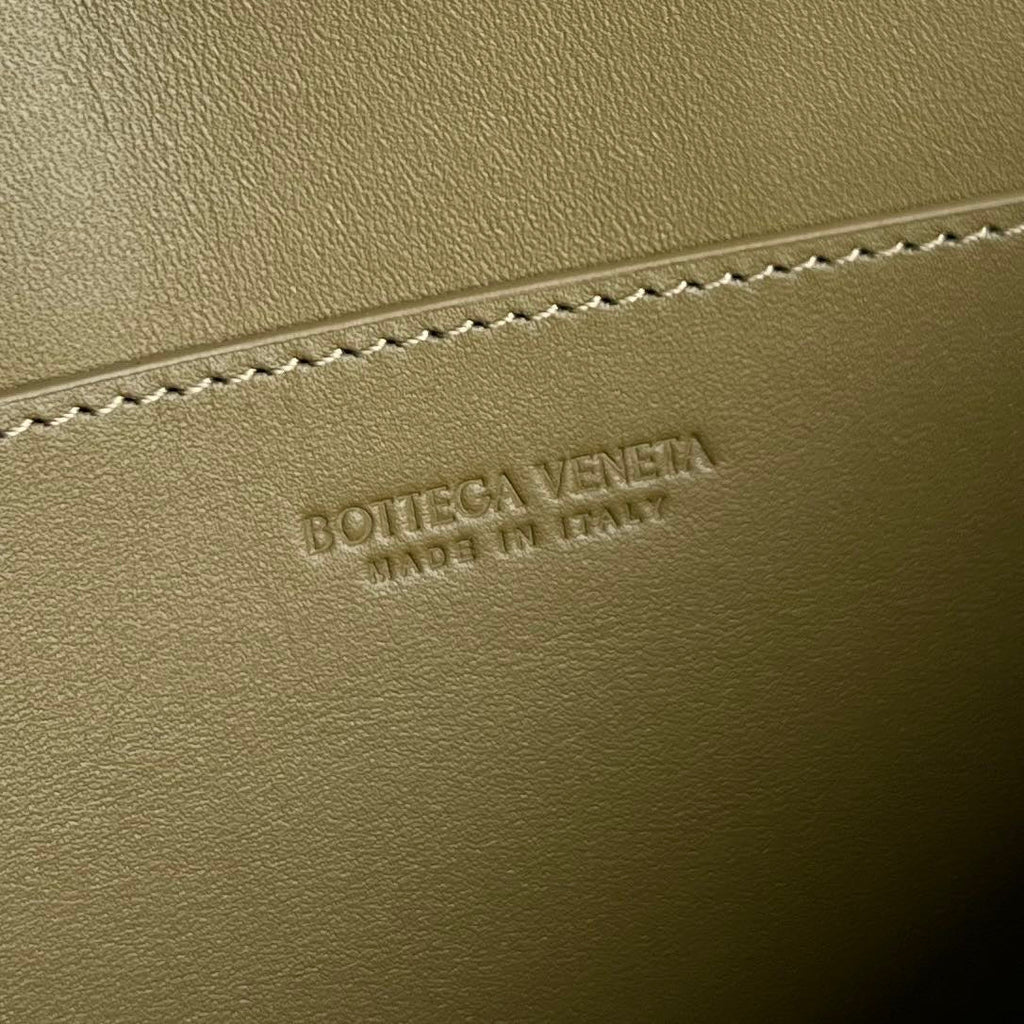 BOTTEGA VENETA LARGE CASSETTE POUCH 35 IN TROUT GRAY CALFSKIN