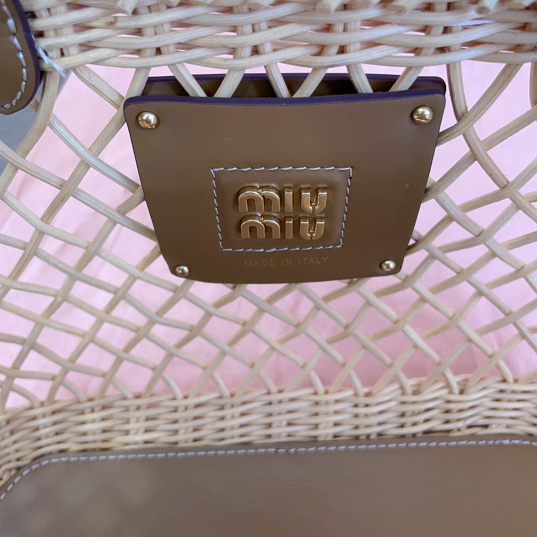 MIU MIU WOVEN HOLLOW BAG 24 IN BEIGE RATTAN AND BROWN CALFSKIN TRIM