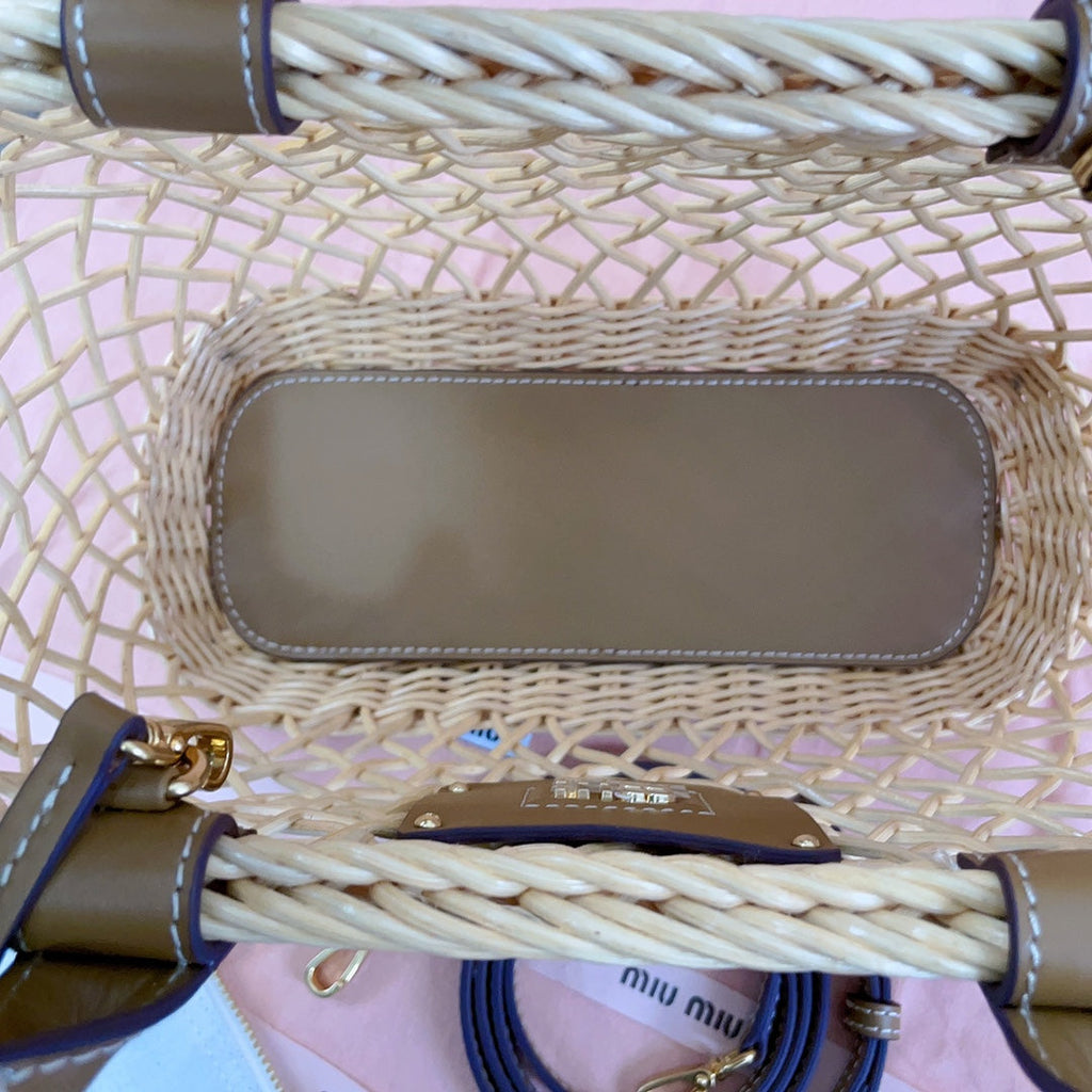 MIU MIU WOVEN HOLLOW BAG 24 IN BEIGE RATTAN AND BROWN CALFSKIN TRIM