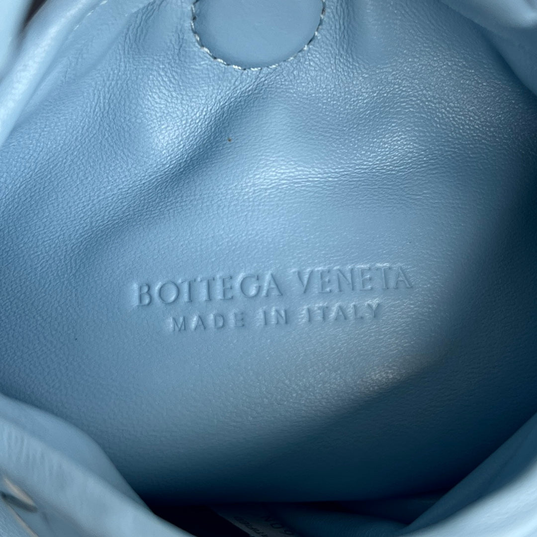 BOTTEGA VENETA MINI HOP 25 IN SKY BLUE CALFSKIN